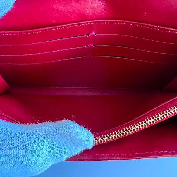 Louis Vuitton Monogram Vernis Sarah Wallet in Red - Picture 8 of 13